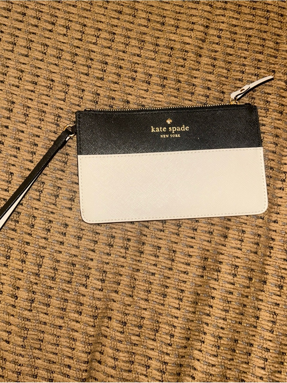 NWOT Kate Spade  Medium Zip Wristlet BLACK Leather Light Sand Quiet Luxury